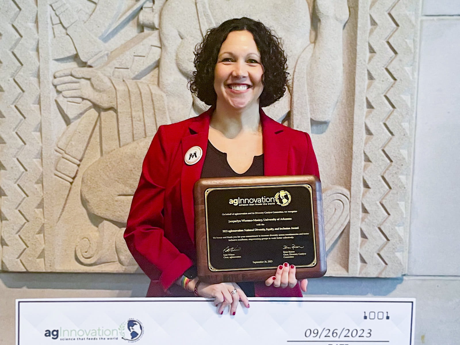 DEI AWARD — Jacquelyn Mosley accepts the 2023 National Experiment Station Section Diversity, Equity, and Inclusion on Tuesday during agInnovation's fall meeting in Grand Rapids, Michigan. (Courtesy photo)