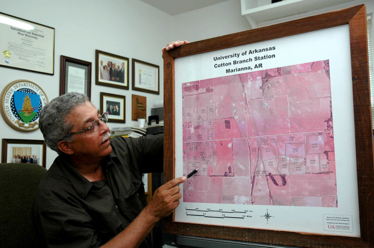 Claude Kennedy showing a map of the cotton research station. Taken Aug. 24, 2005. (U of A System Division of Agriculture file photo)